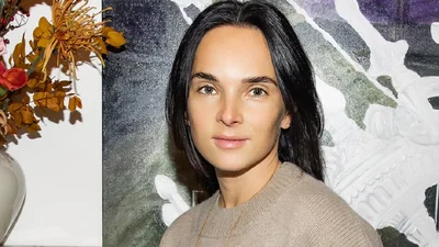 Інна Мірошниченко продемонструвала модний лук із м’яким кавовим светром для прохолодних днів