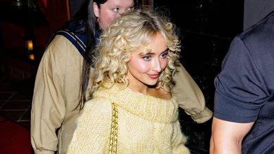 Забудь о черном цвете: масляно-желтый не сдает позиций - и вот как его носить зимой