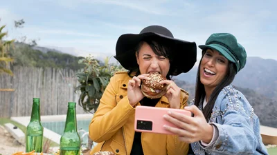 Не пляжі, не екскурсії, не фото: заради чого зумери насправді подорожують