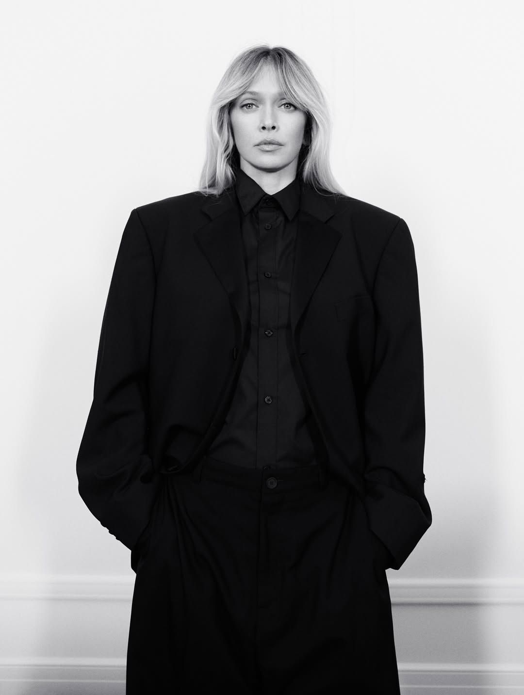 Віра Брежнєва без усмішки і в total black. - 796040 Віра Брежнєва без усмішки і в total black. - фото 796040