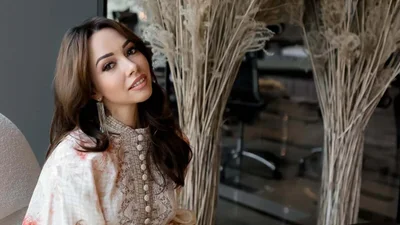 Сына Екатерины Кухар не узнать: 16-летний Тимур носит длинные кудри и стальной пресс