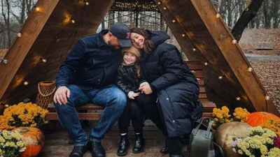 "Ваша родина надихає": Наталка Карпа замилувала фото з донькою та чоловіком