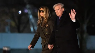 Меланія Трамп показала ідеальне зимове пальто - будеш шукати, де таке купити