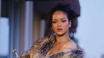 Рианна поздравила Барбадос с независимостью, опубликовав ранее не виданные свои фото