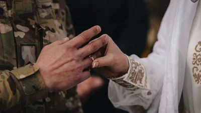 Красиві й сильні привітання для коханого з Днем ЗСУ, а також ніжні листівочки