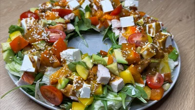 Святковий хіт 2026: цей салат-вінок точно стане зіркою новорічної вечері