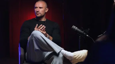 Холостяка не узнать: Тарас Цимбалюк показал детское фото с сестрой, которое раньше никто не видел