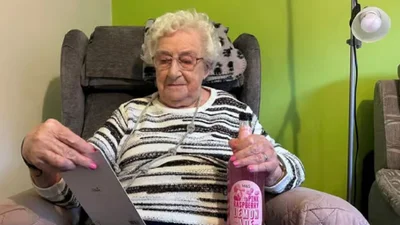 101-летняя женщина назвала напиток для долголетия: и это не алкоголь