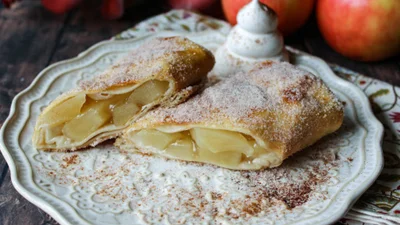 Ленивый штрудель – легкий рецепт из готового теста и яблок