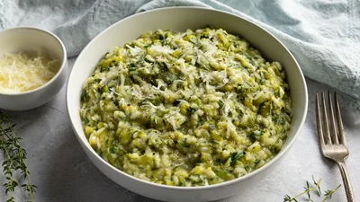 Рецепт, который спасает ужин в будни: постное ризотто с кабачком и грибами