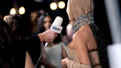 Вот это мода: Ким Кардашян взорвала красную дорожку мешком на лице – странные фото