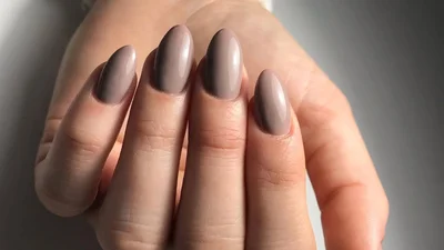 5 цветов лака для ногтей, которые подходят к любому наряду