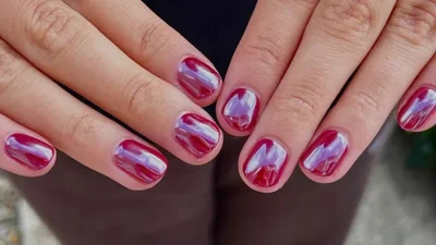 Забудь о красных ногтях: идеи для мегатрендового маникюра "замороженные ягоды"