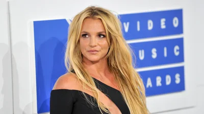 Брітні Спірс зняла ліф купальника просто під час зйомки - і ось що сталося далі