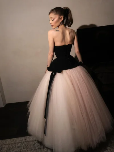 Аріана Гранде викликає тревогу у друзів через надмірну стрункість - фото 800602