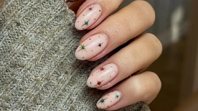 Идеи новогоднего маникюра 2026, которые будут смотреться эффектно на коротких и длинных ногтях