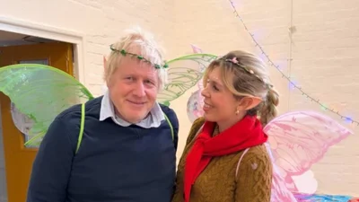 Борис Джонсон в образе феи Динь-Динь пустился в пляс - милее видео ты сегодня не увидишь