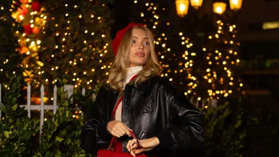 Ельза Госк показала головний убір, що витісняє шапки цієї зими - будеш носити і з пальтом, і з курткою