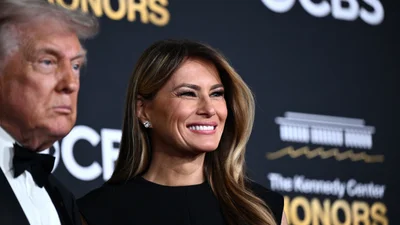 Вечірній total black від Меланії Трамп, доповнений смокі айс та діамантами - чорний ніколи не виглядав так шикарно