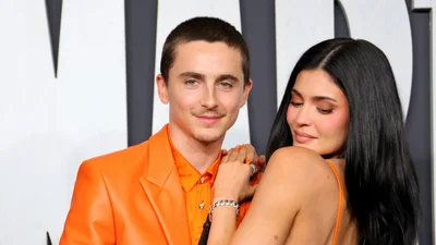 Кайлі Дженнер й Тімоті Шаламе вийшли на червону доріжку у парних луках і розвіяли всі чутки про розставання