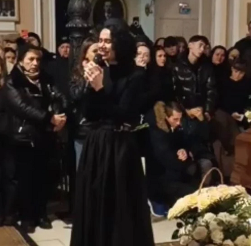'В сердце и душе огромная пустота': жена Михаила Клименко растрогала до слез речью на церемонии прощания - 801101 'В сердце и душе огромная пустота': жена Михаила Клименко растрогала до слез речью на церемонии прощания - фото 801101