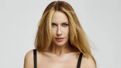 Леся Нікітюк показала відверті частини тіла у новій зйомці через кілька місяців після пологів