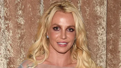 Розпатлану Брітні Спірс сфотографували у Мексиці з таємничим чоловіком - папараці зловили найнеочікуваніший дует