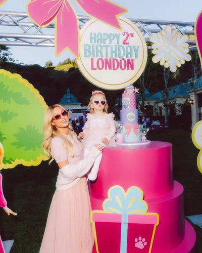 Донька Періс Гілтон відсвяткувала 2-річчя  - фото 801516