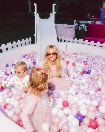 День народження доньки Періс Гілтон Лондон - фото 801517