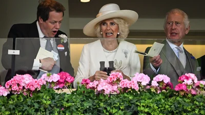 Почему сын королевы Камиллы отказался встречать с ней Рождество