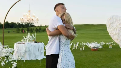 Владимир Бражко показал сладкое фото, как хотел поцеловать Дашу Квиткову