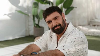 Виталий Козловский порадовал поклонников обновленной версией хита "Загадай", который впервые зазвучал в 2007 году