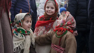 Плейлист твоего Рождества 2025: топовые колядки с текстами, которые хочется петь