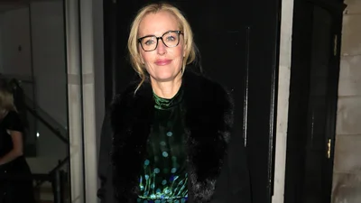 Джилліан Андерсон вийшла у зухвалій нестандартній сукні: нове уявлення про вечірній одяг