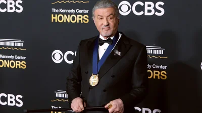 Сильвестр Сталлоне не скрывает боли: актера все чаще видят с тростью