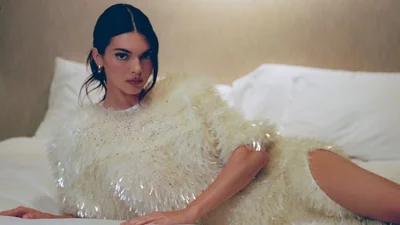 Не красный и не золото: белый маникюр с блестками, который все хотят на Новый год