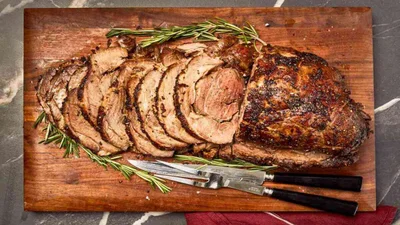 Делікатно запечена ніжка ягня, яка змусить тебе полюбити це м'ясо