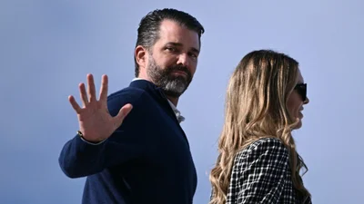 Копія мачухи: син Трампа заручився з жінкою, яка дуже схожа на Меланію