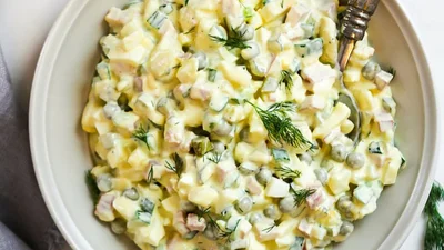 Цей салат олів’є завжди вдається – перевірений новорічний рецепт