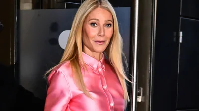 Гвинет Пэлтроу не постеснялась надеть ослепительно-яркий комбинезон: это впечатляет