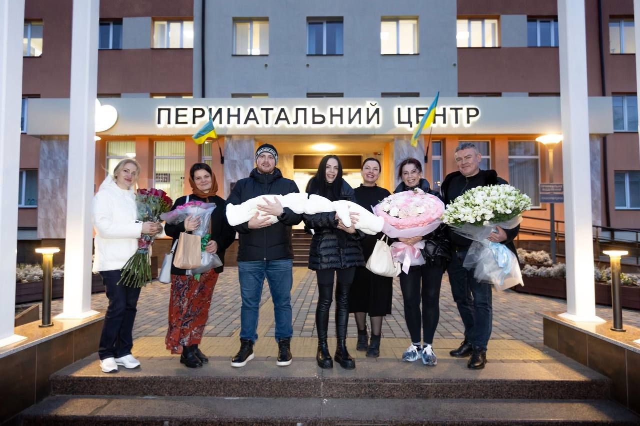 Племінницю Софії Ротару виписали з пологового - 805271 Племянницу Софии Ротару выписали из роддома - фото 805271