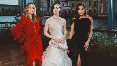 Героїні "Емілі в Парижі" обирають українське: в 5 сезоні покажуть сукні Balykina та капелюшки Багінського