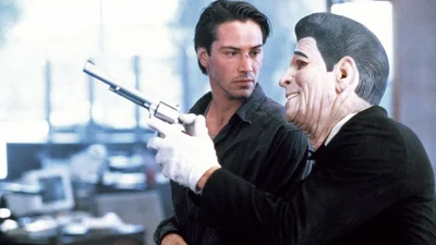 "На гребні хвилі" повертається: культовий екшн 90-х з Кіану Рівзом стане серіалом