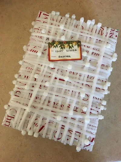 Ці люди явно не парилися з пакуванням подарунків - епічні фото - фото 805649