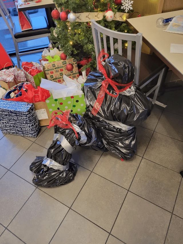 Ці люди явно не парилися з пакуванням подарунків - епічні фото - 805656 Ці люди явно не парилися з пакуванням подарунків - епічні фото - фото 805656