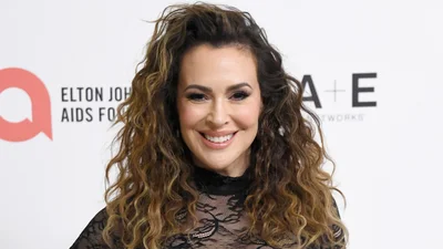 Алісса Мілано показала фото без макіяжу: як виглядає зірка серіалу "Усі жінки - відьми" у 53 роки