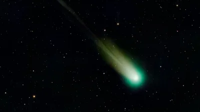 Зелений метеор був зафільмований у момент проходження крізь атмосферу - рідкісні і вражаючі кадри