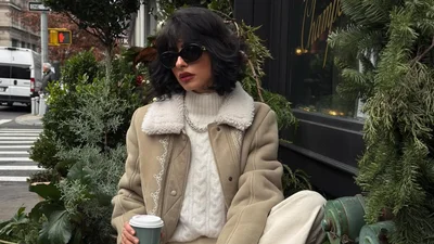 Цей базовий светр є в гардеробі кожної модниці – як його носити взимку