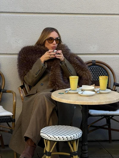 Як носити хутряний шарф - фото 806548