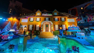 У Лос-Анджелесі звели найбільший у світі пряниковий будинок за мотивами "Сам удома"